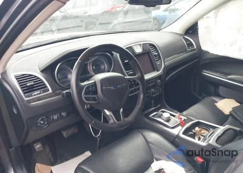 2018 Chrysler 300 Limited z USA, uszkodzony, nr VIN 2C3CCAEGXJH207867